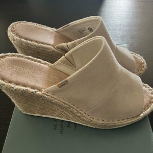 TOMS Monica Mule